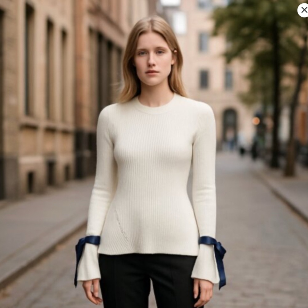Design 365 Light Gray Knit Sweater with Navy Bow Accent